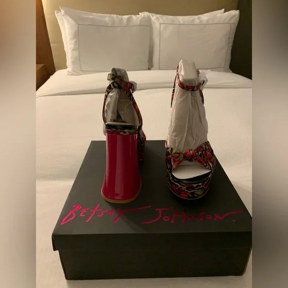 Betsey Johnson Women’s Brylie Leopard Floral Print Platform Block Heeled 4.5” - Picture 7 of 10